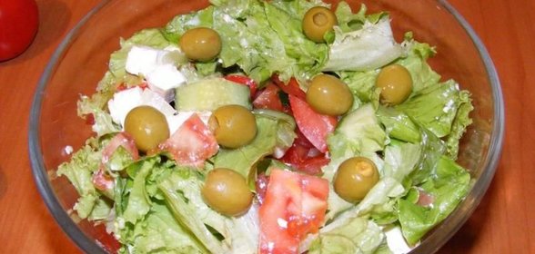 Греческий салат с брынзой классический