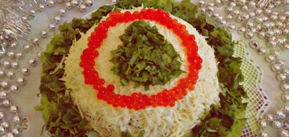 Новогодний салат с ананасами