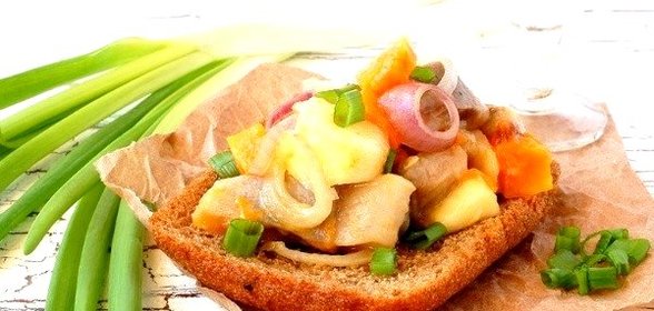 Закуска из сельди, тыквы и яблок