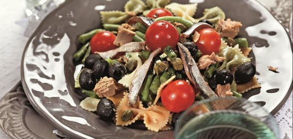 Салат из тунца с макаронами