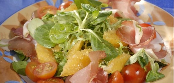 Салат с пармской ветчиной и апельсинами