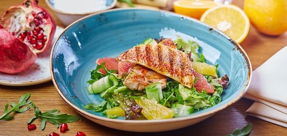 Зеленый салат с барабулькой