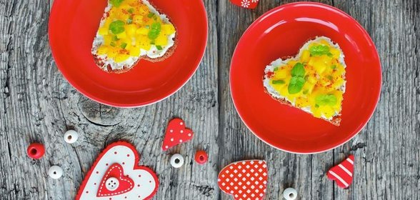 Канапе с манго и перцем халапеньо