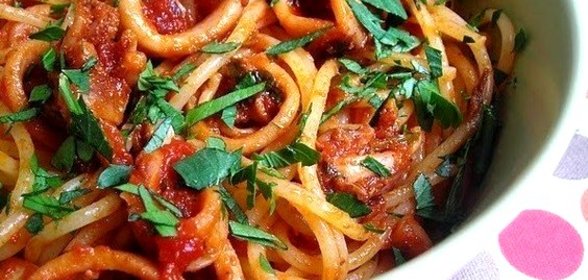 Кальмары, тушеные с овощами