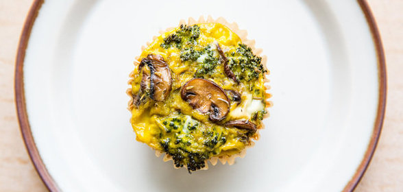 Яичные маффины с грибами и брокколи