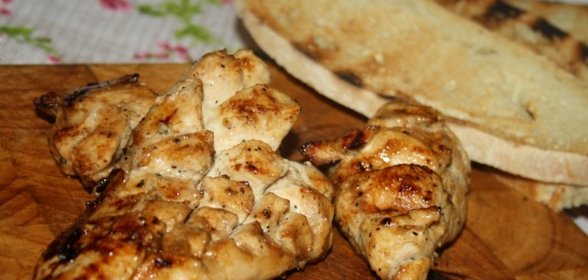 Курица-терияки на решетке на мангале