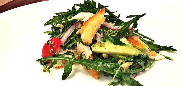 Пряная руккола с камчатским крабом