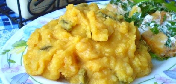 Гороховое пюре со стрелками чеснока