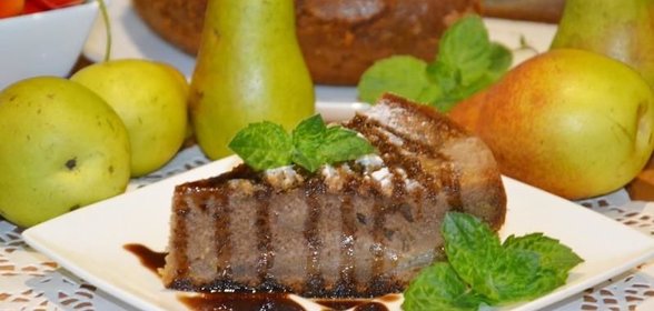 Шоколадный пирог с грушами в мультиварке