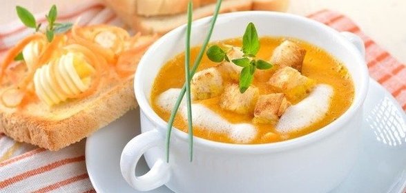 Холодный крем-суп с морковью и сметаной