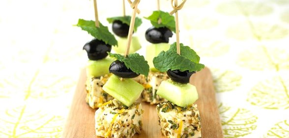 Канапе с оливками и мятой