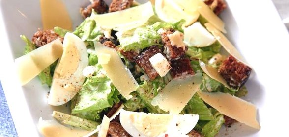 Салат из яиц с сухариками