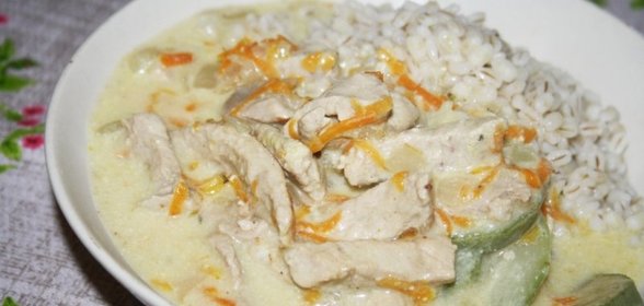 Свинина с овощами в сметанном соусе