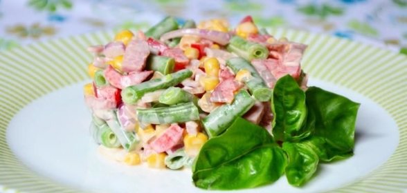Салат Колизей с болгарским перцем и фасолью