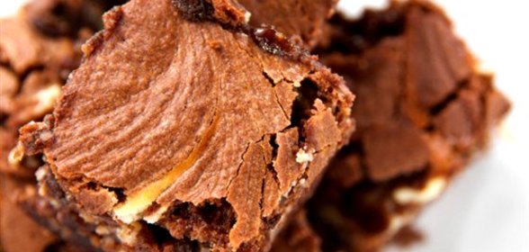 Пасхальные шоколадные пирожные с грецкими орехами и апельсиновой цедрой