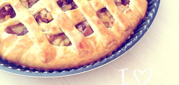 Пирог с карамелизованными яблоками