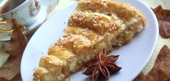 Слоеный пирог с сыром