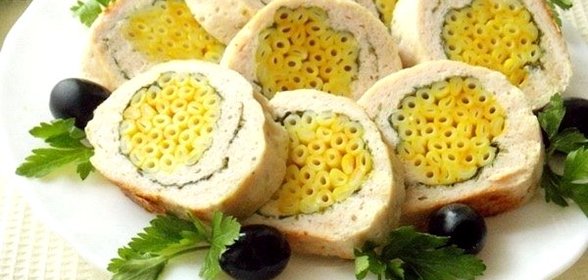 Мясной рулет с начинкой из макарон