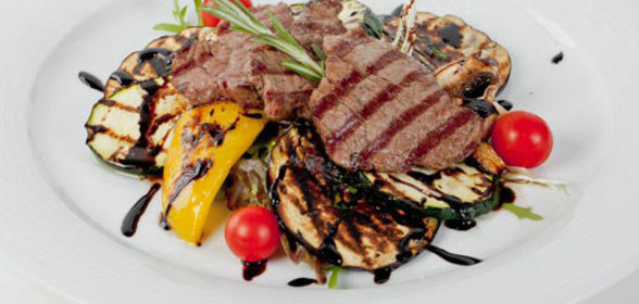 Теплый салат с говяжьей вырезкой