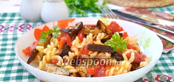 Тёплый салат из баклажанов с пастой