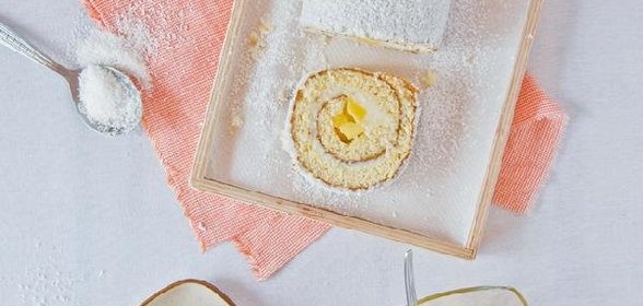 Рулет с манго и кокосовым кремом