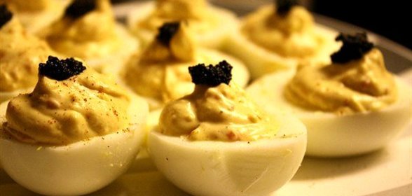 Яйца с лимонной цедрой и икрой