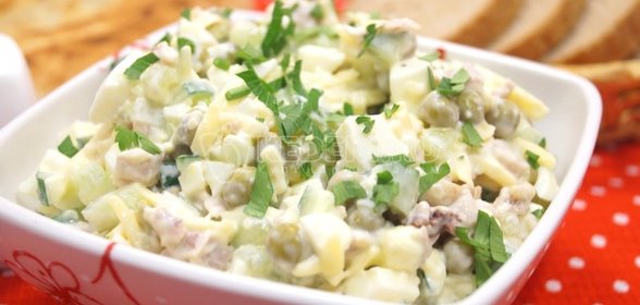 Салат с мясом курицы