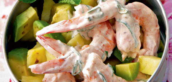 Авокадо и креветки под соусом