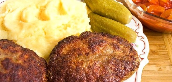 Котлеты из домашнего фарша в сухарях