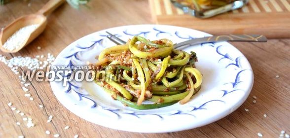 Салат из черемши с кунжутом