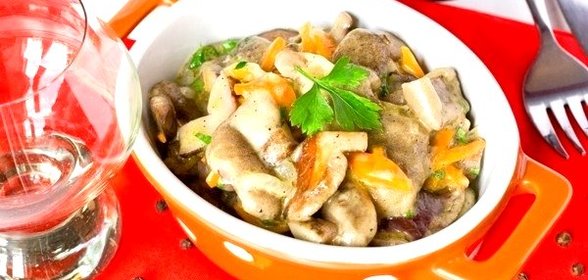 Маслята в сметане