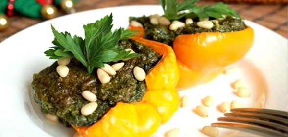Перцы с зеленой пастой