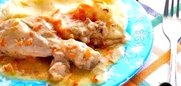 Курица в молочно-сметанном соусе с грибами