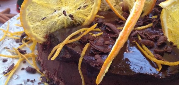 Шоколадный чизкейк с апельсиновыми чипсами