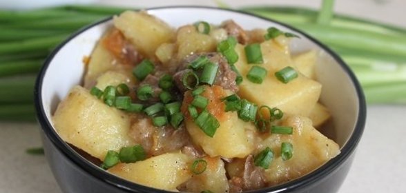 Тушеный картофель с говядиной в мультиварке