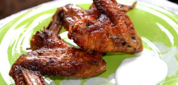 Пикантные запеченые крылья с соусом ранч