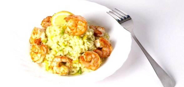 Креветки с апельсиновым соком, луком и пряностями