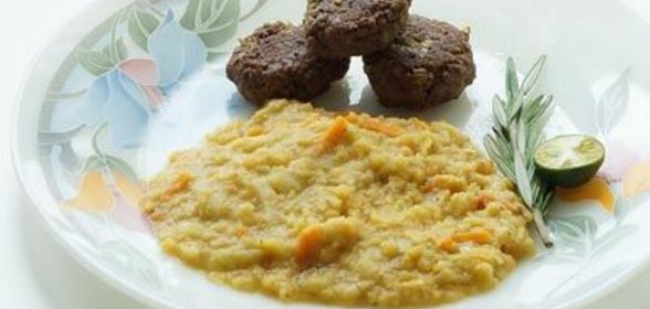 Чечевица с овощами и котлеты из говядины с имбирем