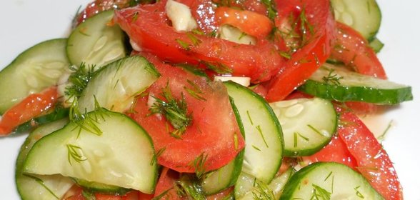 Салат из огурцов и помидоров с чесноком