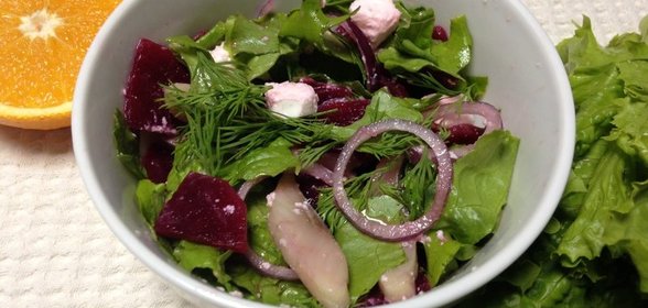 Салат со свеклой и селедкой