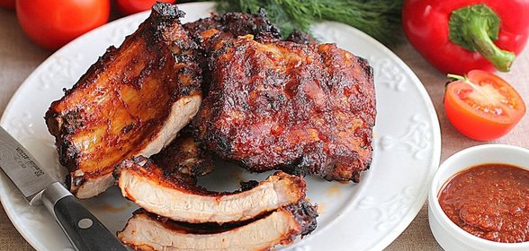 Запеченные свиные ребрышки