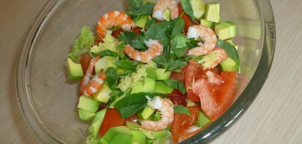 Салат с креветками и авокадо