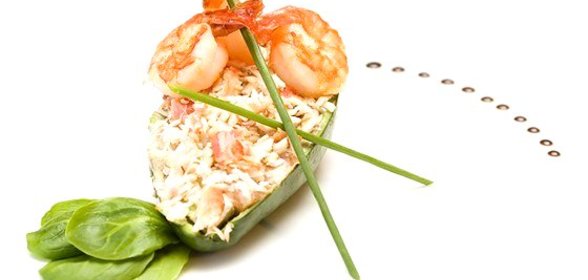 Авокадо с ананасом и креветками