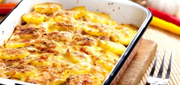 Картофель в духовке с яйцами и мускатным орехом