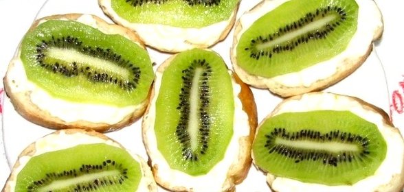 Бутерброды с сыром и киви