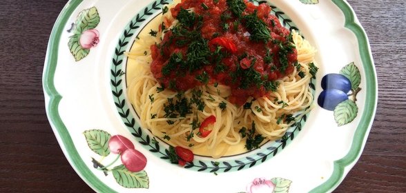 Спагетти с томатным соусом