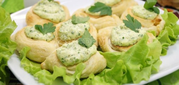 Слойки с сырной пастой