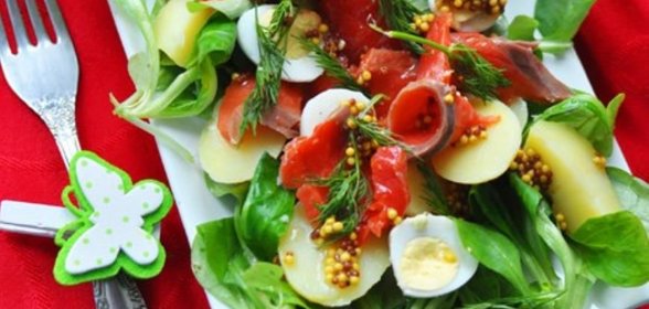 Картофельный салат с копченым лососем