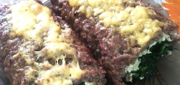 Мясной рулет со шпинатом и плавленными сырками