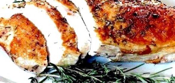 Тушеная индейка с розмарином и бальзамическим соусом в вишне